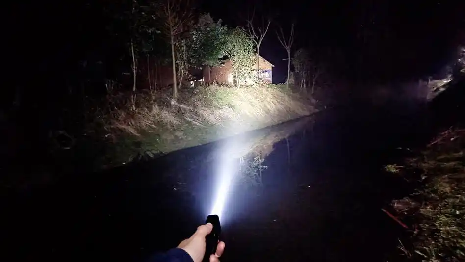 手电种草直射泛光磁吸多功能这款手电超给力