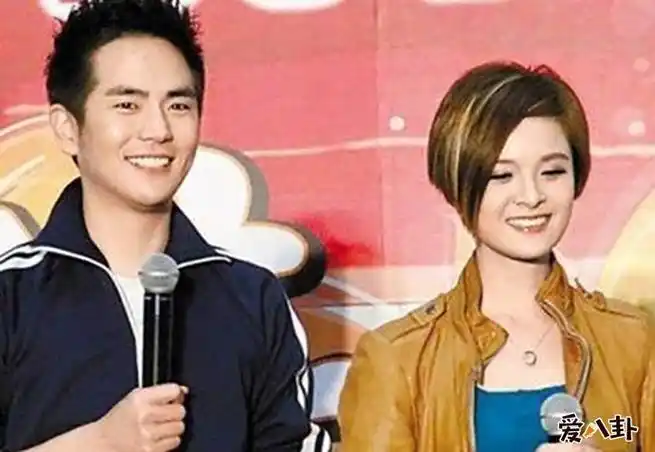 张晓龙陈思斯结婚照 现实中的温太医也是一个极深情的人