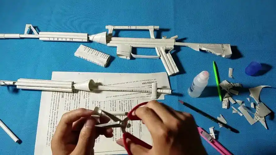 折纸王子教你折纸m4a1突击步枪7-3可发射子弹的纸枪视频教程