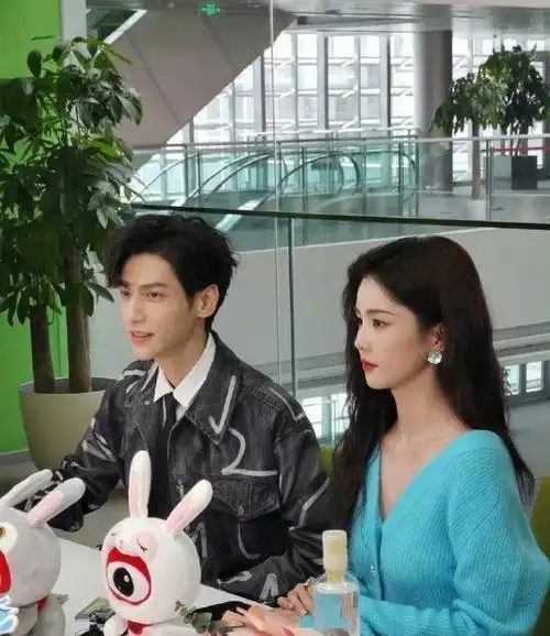 罗云熙谈与白鹿二搭##罗云熙说和白鹿二搭赚了