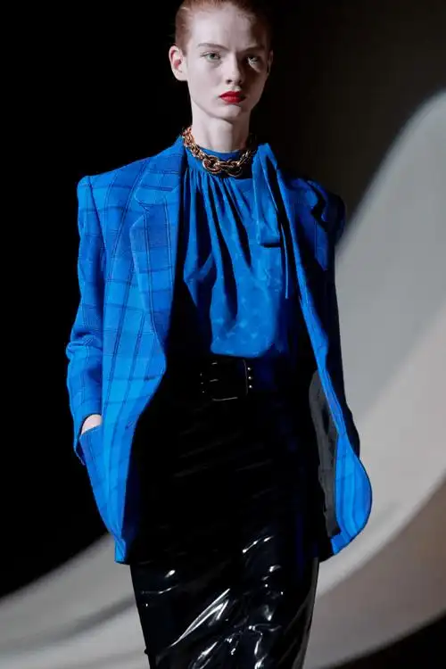 蓝色,穿对了显白有气质!_颜色