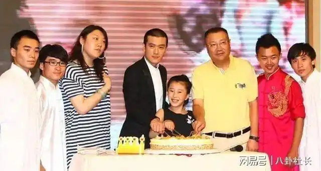 杨子罕见晒女儿近照杨海润19岁青春活泼像继母黄圣依