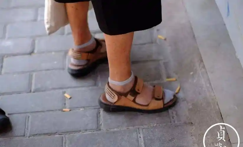 穿着尼龙袜皮凉鞋的西安老头,值得你叫一声北北_夏天_大哥_朋友