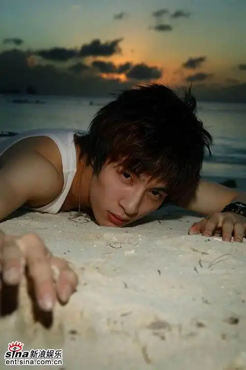 组图:薛之谦塞班岛拍写真 享受美丽悠长假期