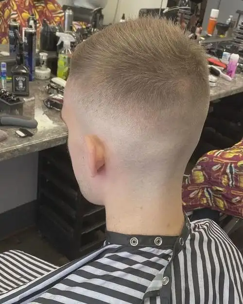 背头造型可以说是大气时尚很有气场的发型.