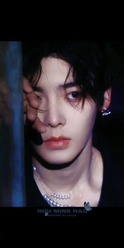 侯明昊allblack烟熏造型