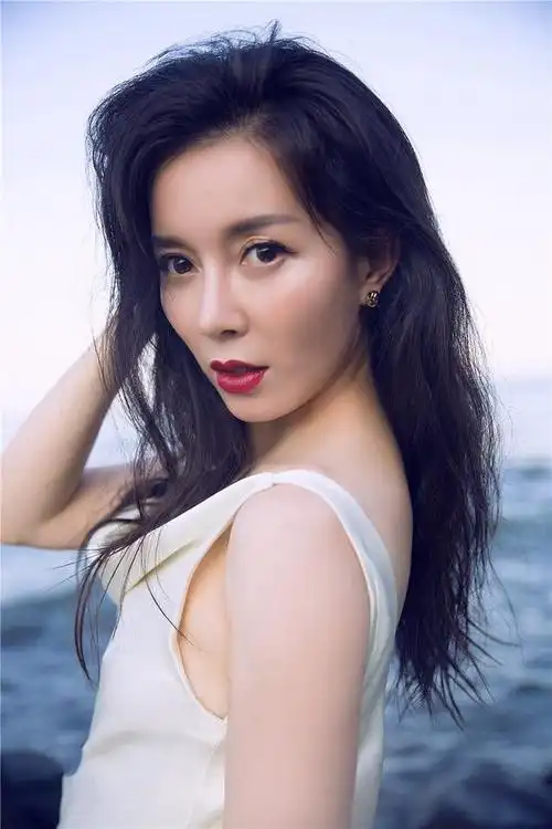 一位很貌美的女星,出演38部影视剧没走红,如今40岁快被遗忘了