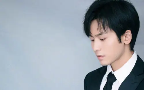 张哲瀚帅气有型写真桌面壁纸