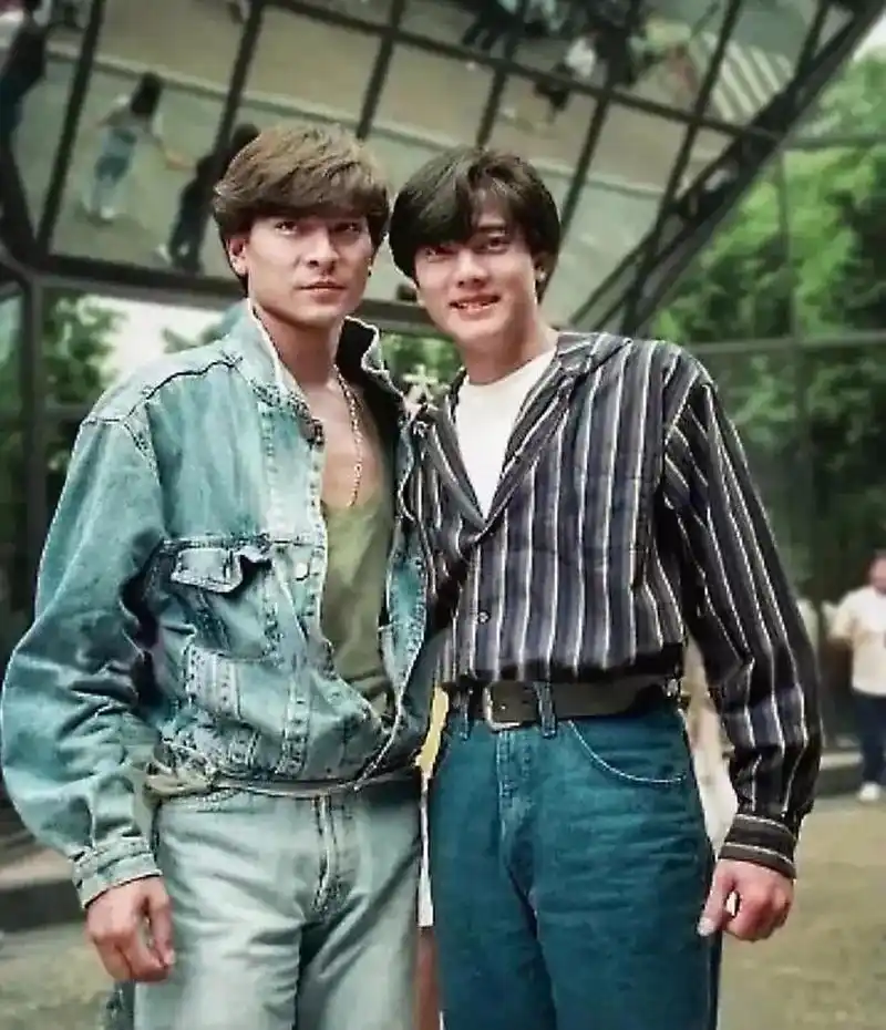 其中,郭富城的五官完美无缺,颜值堪称顶级,但是略带柔美的小鲜肉风格