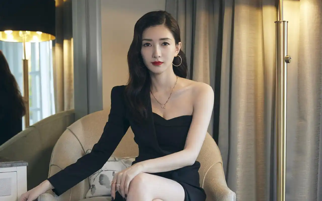 江疏影性感露肩写真桌面壁纸-大陆明星-壁纸下载-美桌网