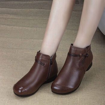 中老年人女士的棉皮鞋妈妈靴子秋冬季新款平底短靴女休闲复古女真软皮