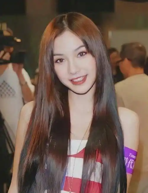 angelababy出道前照片曝光,妩媚中透着英气,我相信她只是整了牙_明星