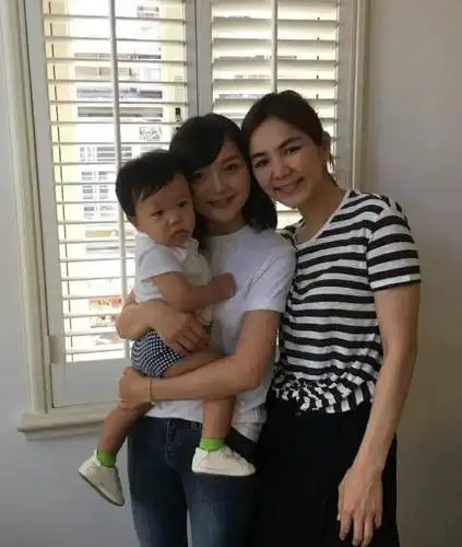 庾澄庆为小女儿庆生,满脸笑容难掩幸福,放弃前妻伊能静的儿子?