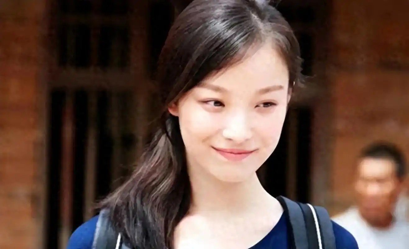 回顾事实证明美而自知的倪妮跳进了她自己的美貌怪圈