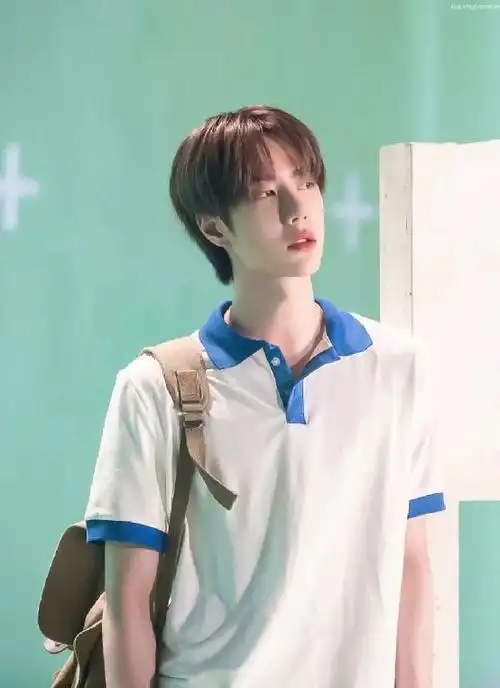 初中未毕业靠陈情令爆火的王一博有什么值得你们为之疯狂