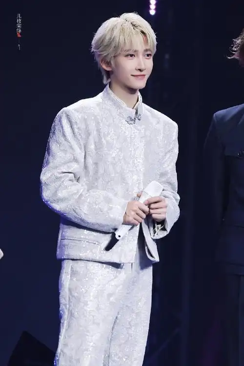 抓不到彩带会嘟嘴的宝宝05    是谁在2024想念小甜c91@刘宇yu