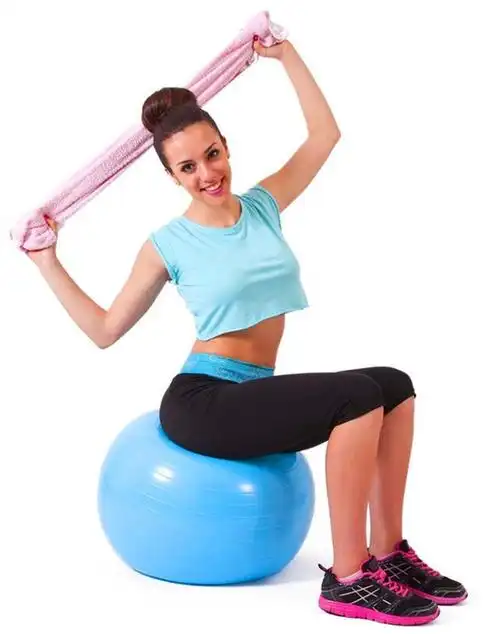 挑战1个健身球虐腹动作,让你强化腹部肌群,灭大肚腩练出小蛮腰