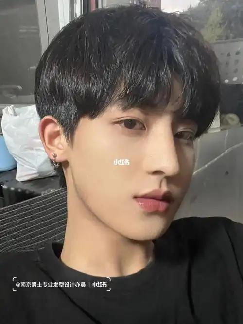 75韩式纹理碎盖超级温柔的发型男生都能烫