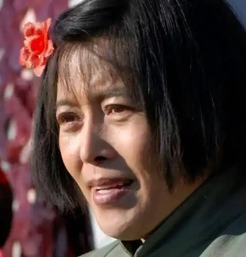 潜心向佛的丁嘉丽,曾经2次分手4次堕胎,过往太辛酸_孩子_养父_父母