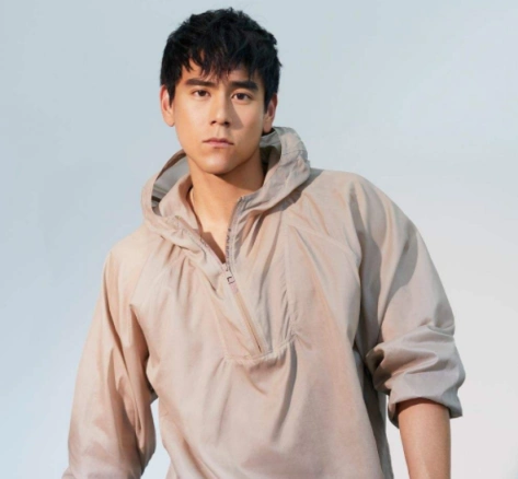 在《邪不压正》中,彭于晏饰演李天然,复仇是他人生的目标