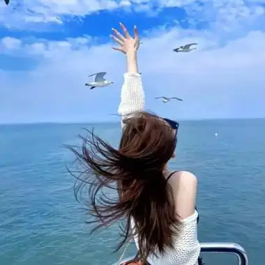 唯美浪漫海边女生背影真人头像图 面朝大海氛围感女生头像