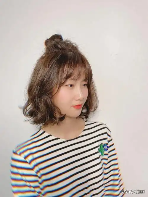 洋气的短发发型图片女50岁洋气发型短发烫发