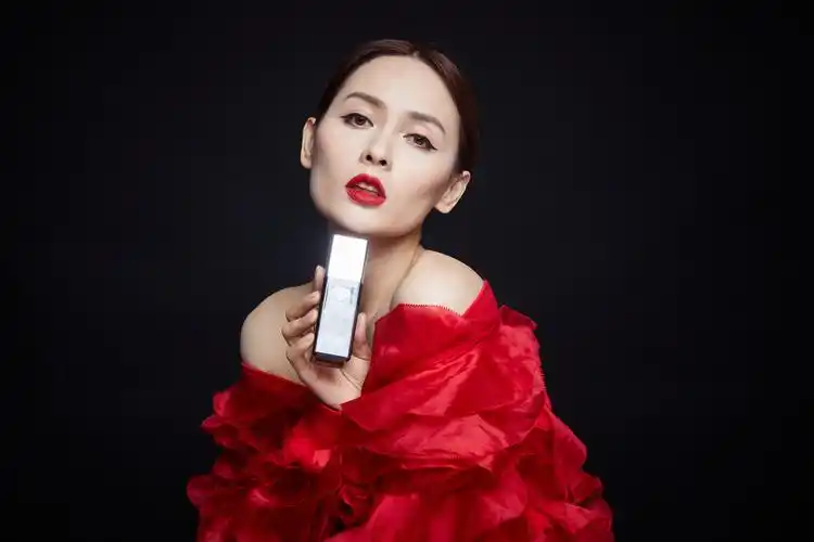 王奕心"珠光钻色"代言广告宣传片在广州开拍_自然