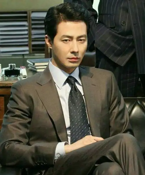 赵寅成真的是越来越帅的男人,越看越顺眼啊