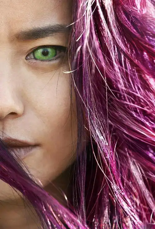 克拉丽斯·枫 扮演者杰米·钟闪烁,拥有制造空间传送门能力的变种人.