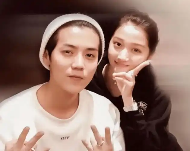 鹿晗中学照片曝光,网友感叹:难怪董子健比不过._关晓彤_时期_名字