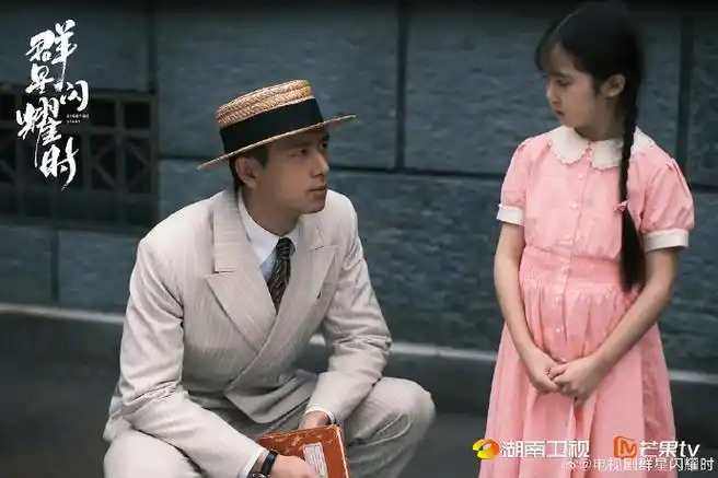 弄堂里浓厚的烟火气,聚焦于青年人在时代洪流中的抉择,就如同剧名一般