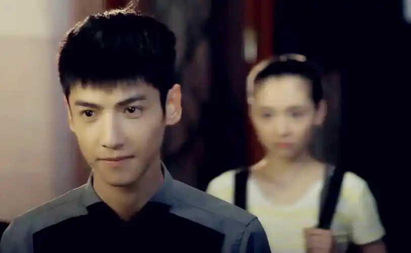 罗云熙帅气壁纸_阳光男孩罗云熙