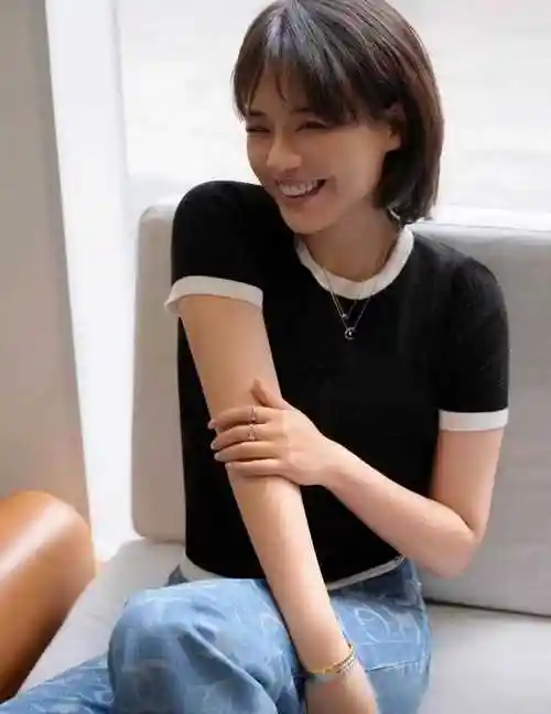 尺度堪比《男人装》!马思纯真空夹克秀性感身材