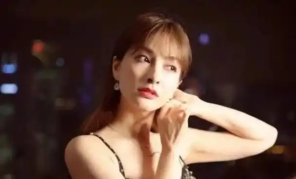 吴昕郑凯恋情再添实锤,两人感情稳定已同居,在一起多年不公开