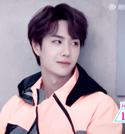 王一博微笑动图