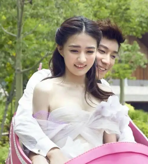 这对cp是乔任梁和徐璐两人参加《我们相爱吧》节目,在节目中组成的cp