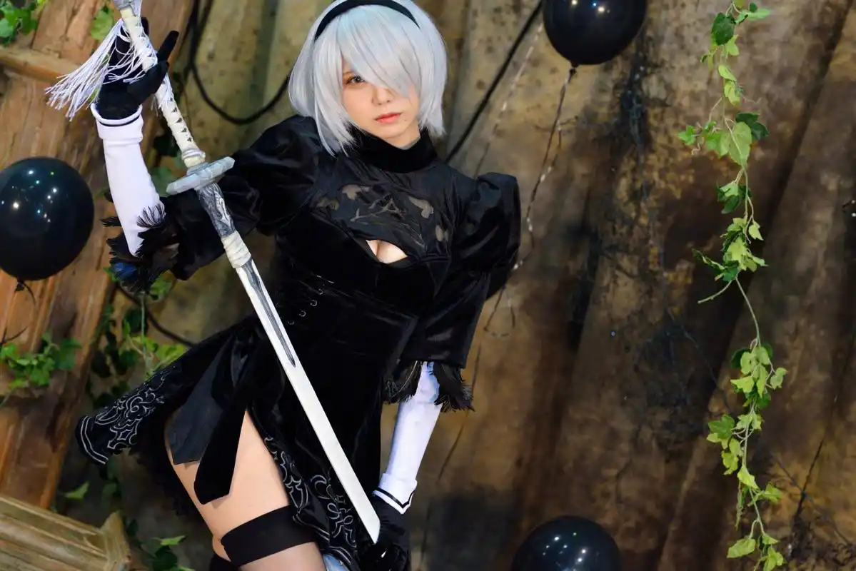 日本美女enako cos《尼尔》2b 黑丝美腿性感撩人