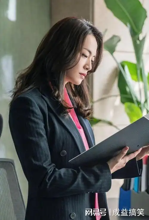 杨幂孙俪刘诗诗佟丽娅赵丽颖等10位女星职业装大pk谁才是yyds