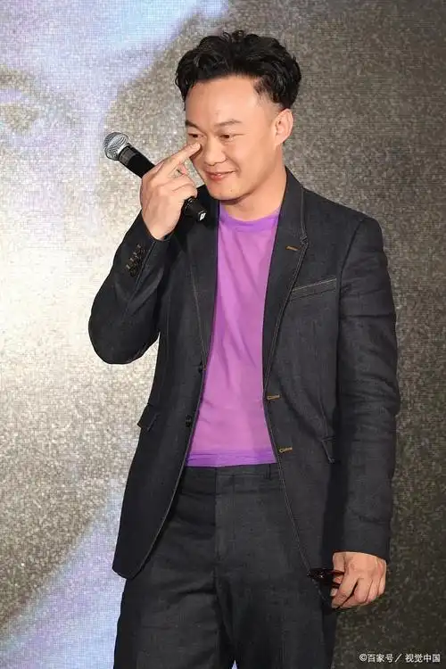 陈奕迅《失恋太少》:用轻松的旋律和诙谐的语言唱出失恋的智慧