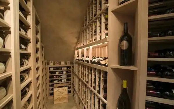 有点高冷范的家庭酒窖