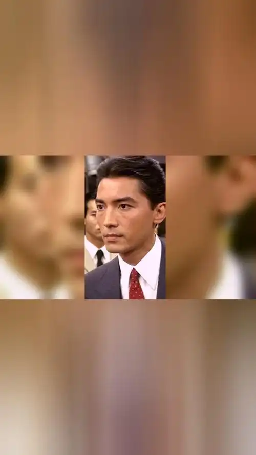 尊龙这不是帅,这是冷峻优雅