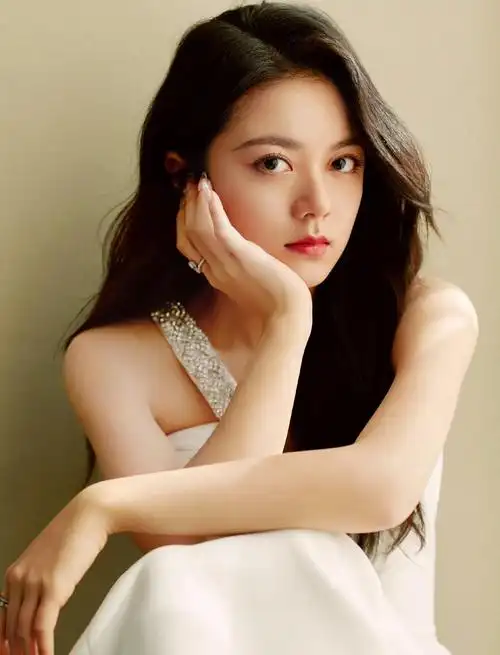 赵今麦白色长裙造型写真,纯净甜美,温柔美艳!_高清图集_新浪网