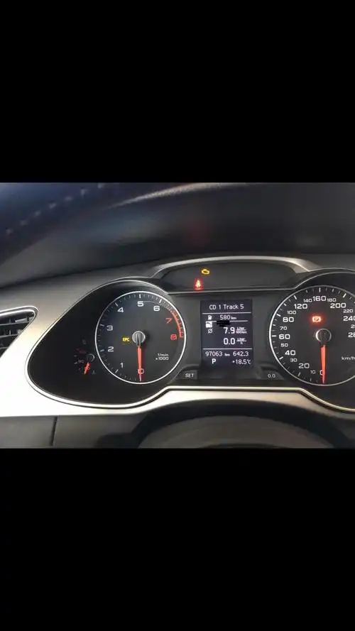 奥迪a4l,仪表盘那个流眼泪的是什么意思啊