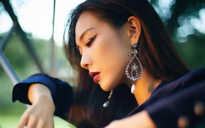 王霏霏成熟魅力图片-美女壁纸-高清美女图片-第9图-娟娟壁纸