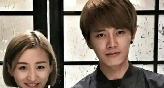 任嘉伦带老婆逛街却不下车,看清车内小动作懵了已婚男人"通病"_聂欢