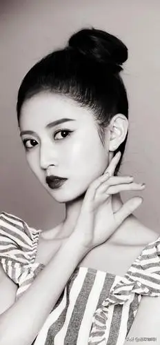 细指柔唇,迷人眼神,陈钰琪超美风格手机壁纸分享