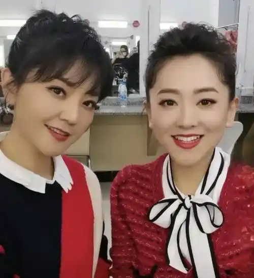 央视主持人方琼:15岁丧父,29岁嫁副台长,如今是成人生活的赢家_节目