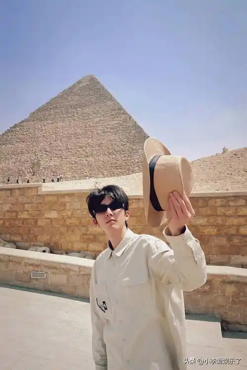 明星五一活动照,白鹿曾舜晞下海玩,杨紫赏牡丹张新成李兰迪旅游