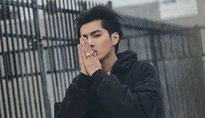 这几天网友们总结了一句话"鹿晗,一个就行;吴亦凡,再来一个;张艺兴,一