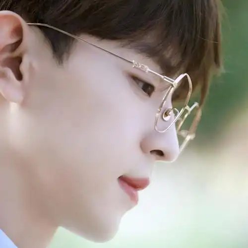 邓伦博雅# dl#海伦凯勒眼镜品牌代言人邓伦. 来自橙味1021 - 微博